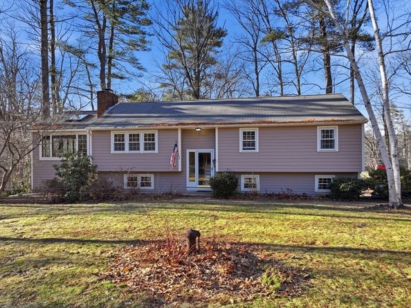 37 Woodlawn Dr, Sturbridge MA 01566