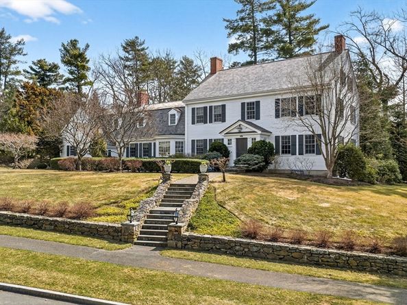 1 Buckingham Ter, Wellesley MA 02482