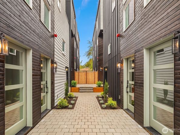 9029 8th Avenue NW B, Seattle WA 98117