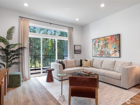 1182 129th Court NE, Bellevue WA 98005