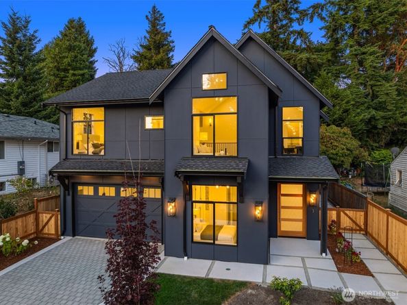 3832 32nd Avenue W, Seattle WA 98199