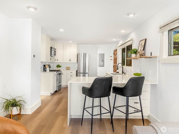 2423 3rd Avenue W, Seattle WA 98119