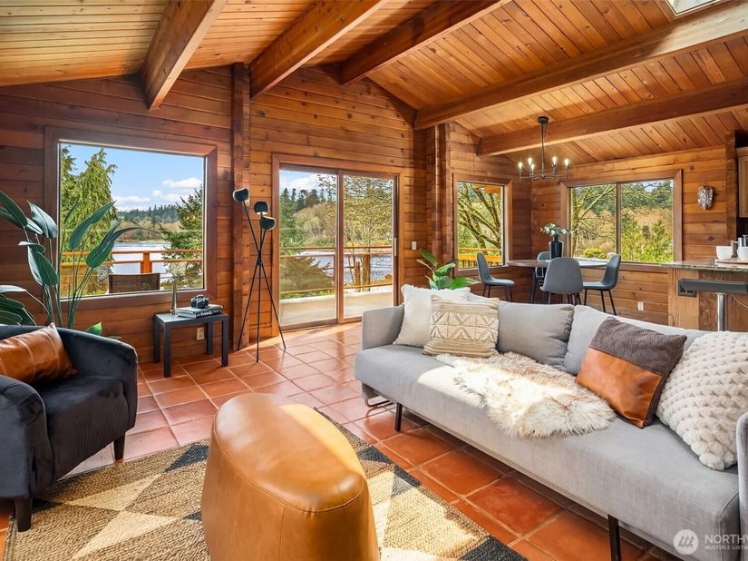 8121 SW 222nd Place, Vashon WA 98070