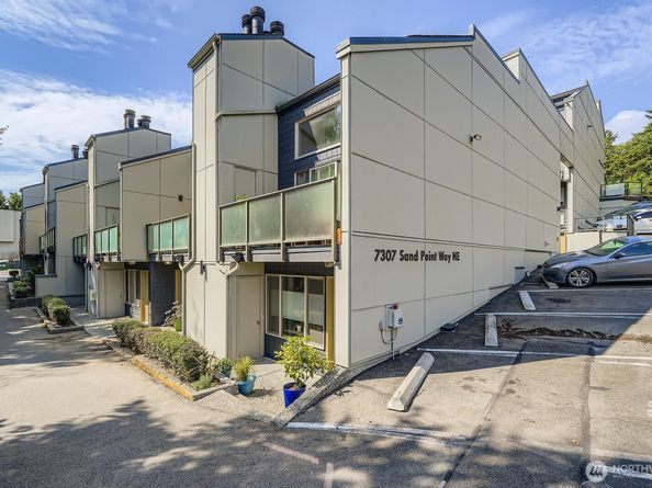 7307 Sand Pont Way NE 613, Seattle WA 98115