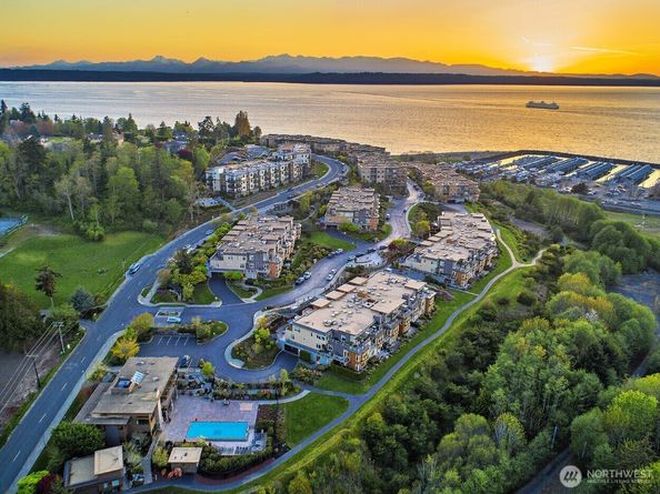 61 Pine Street 201, Edmonds WA 98020
