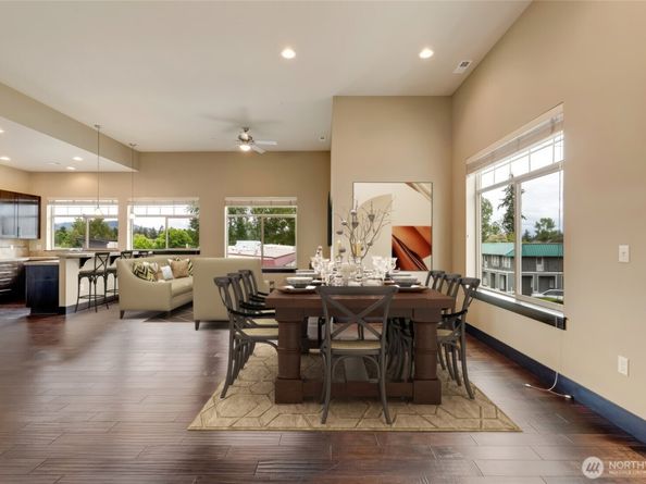 4020 NE 3rd Place B, Renton WA 98056