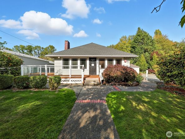 10516 E Riverside Drive, Bothell WA 98011