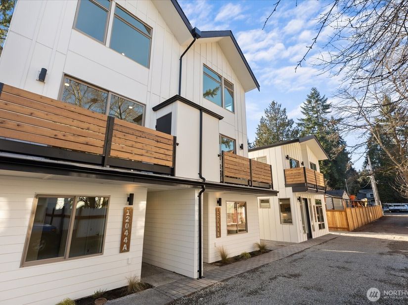 12044 Hiram Place NE B, Seattle WA 98125