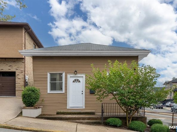 418 E Brinkerhoff Avenue, Palisades Park NJ 07650