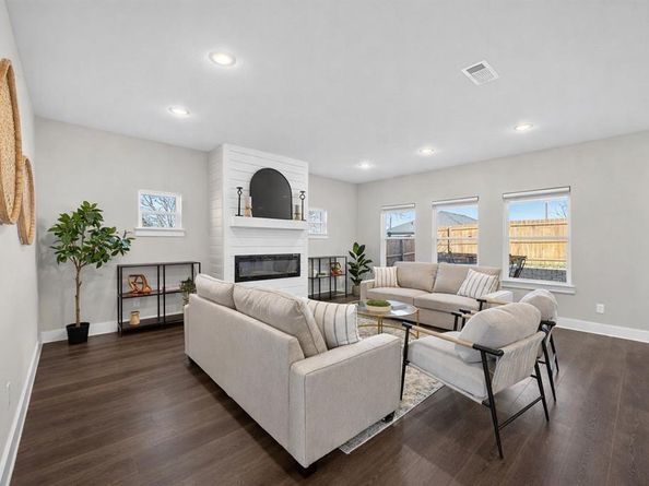 1913 E Myrtle Street , Fort Worth Texas 76104