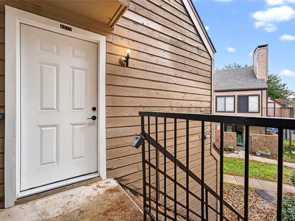 9801  Walnut Street  212, Dallas Texas 75243