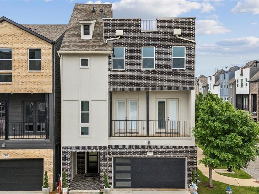 2541  Carmelita Street , Dallas Texas 75212
