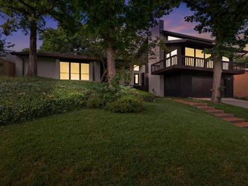 413  Rochelle Boulevard 