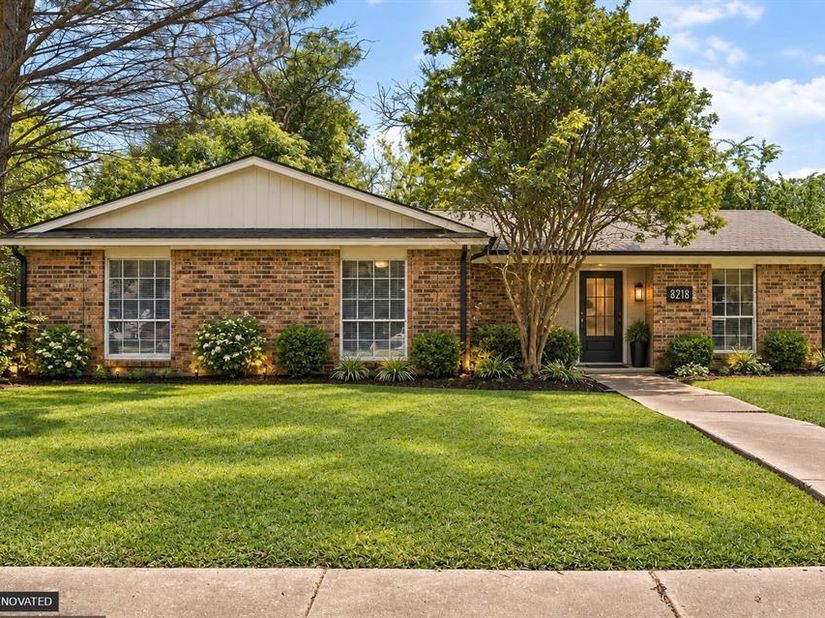 818  Quebec Drive , Garland Texas 75040