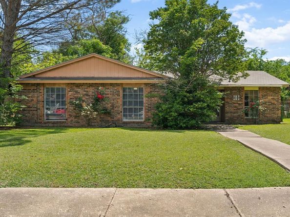 818  Quebec Drive , Garland Texas 75040