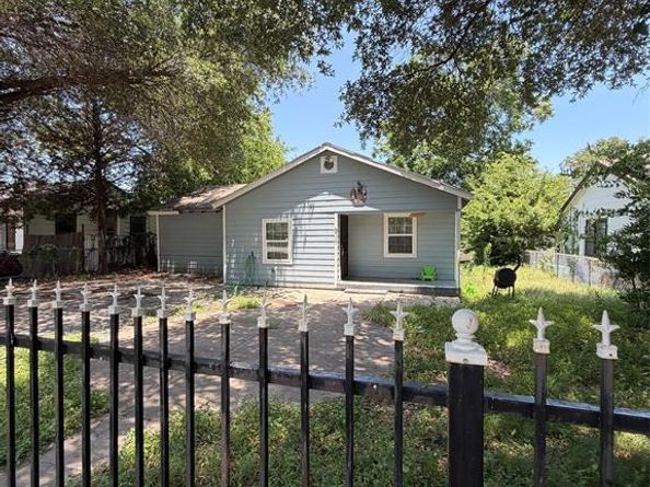 3717  Childress Street , Fort Worth Texas 76119