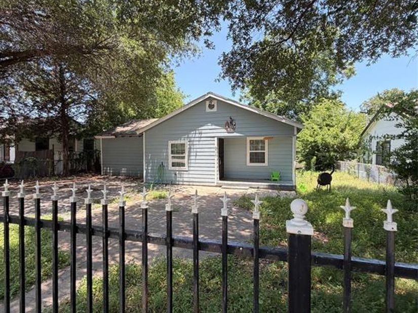 3717  Childress Street , Fort Worth Texas 76119