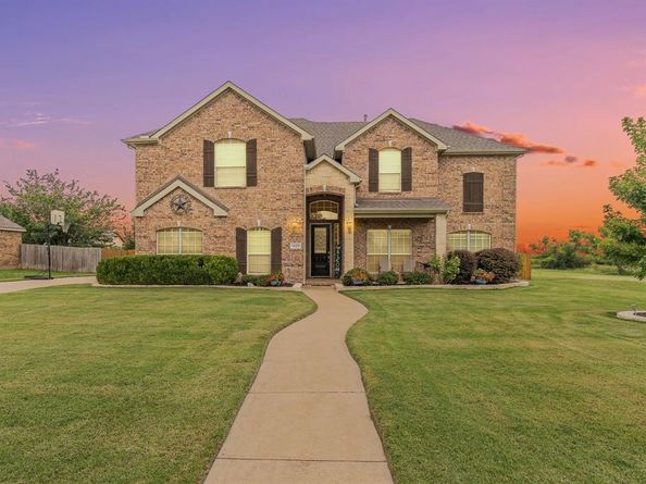 1424  Bassett Hound Drive , Fort Worth Texas 76052