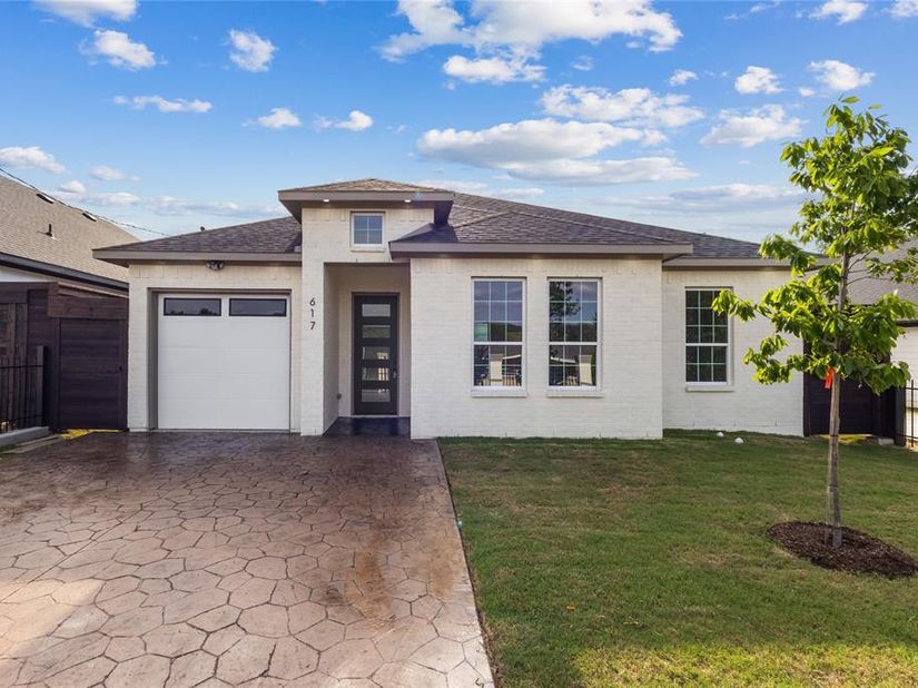 617  N DWIGHT Avenue , Dallas Texas 75211
