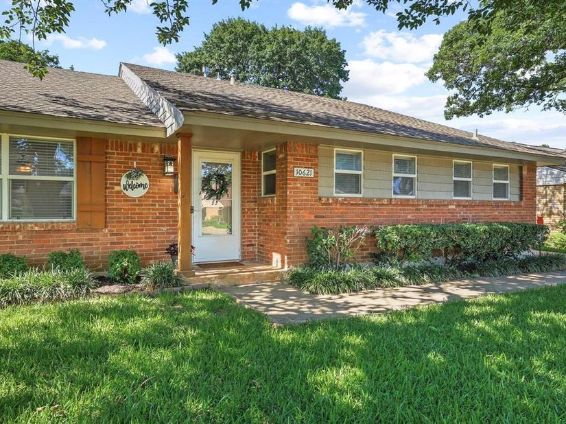 10621  Mapleridge Drive , Dallas Texas 75238
