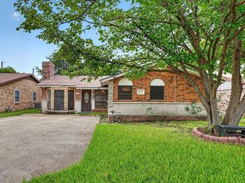2422  Lakeshore Drive 