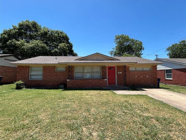 130 W Cherry Point Drive , Dallas Texas 75232