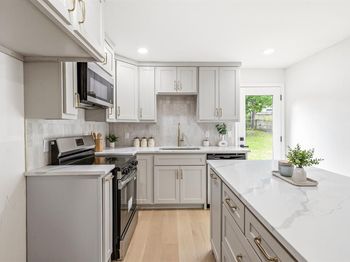 2528  Springvale Drive 
