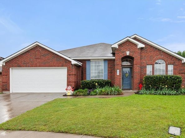 202  Creek Point Lane , Arlington Texas 76002
