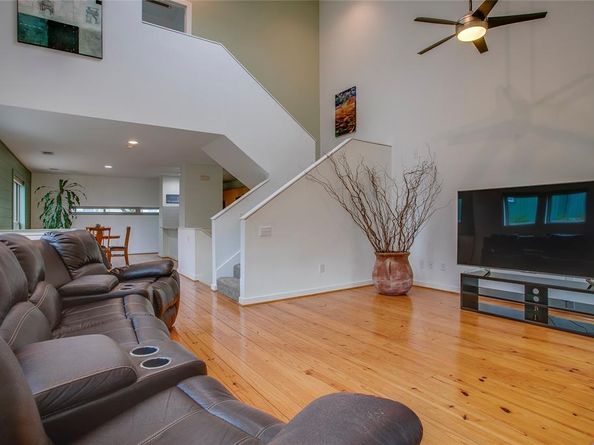 3801  San Jacinto   E, Dallas Texas 75204