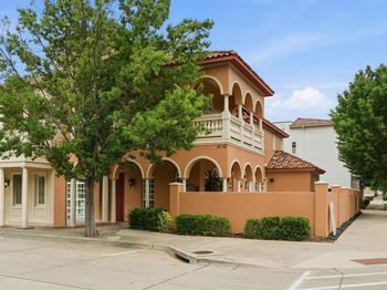 30  Piazza Lane 