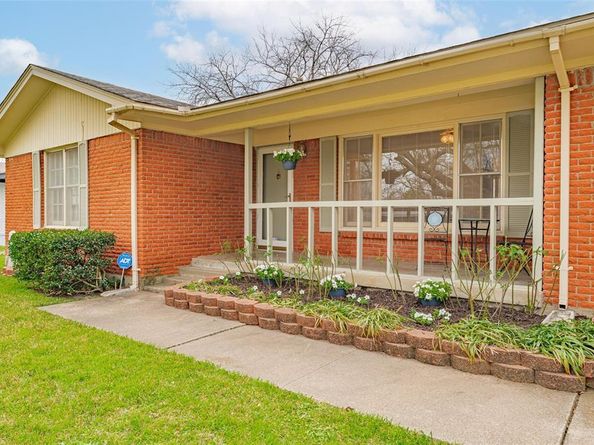 1206  Usher Street , Benbrook Texas 76126