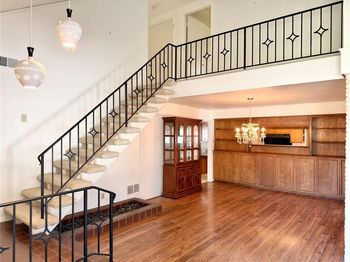 1102 N Edwards Court 