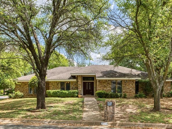 6851  Shorecrest Court , Fort Worth Texas 76132