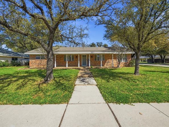 3311  Peachtree Lane , Pantego Texas 76013