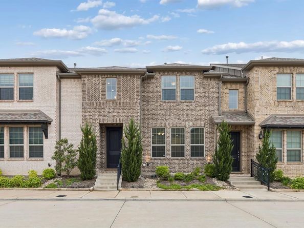 911  Ponds Edge Lane , Euless Texas 76040