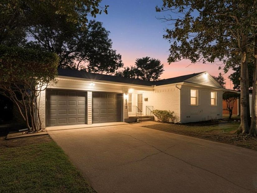 10833  Palace Way , Dallas Texas 75218