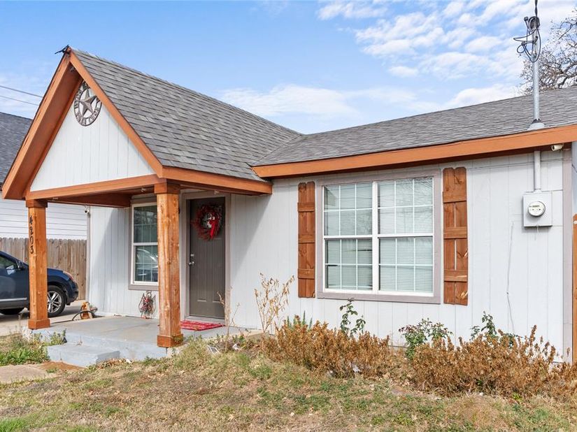 4203  Avenue M  , Fort Worth Texas 76105