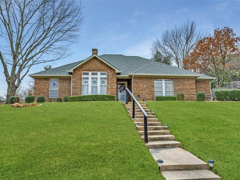 2120  Meadowview Court , Garland Texas 75043