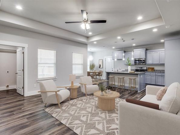 2704  Lucky Lane , Dallas Texas 75241