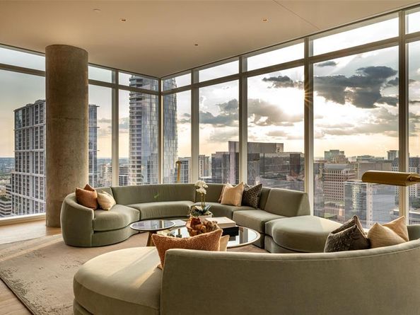 1747  Leonard Street  2201, Dallas Texas 75201