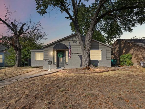 2117 W Lotus Avenue , Fort Worth Texas 76111