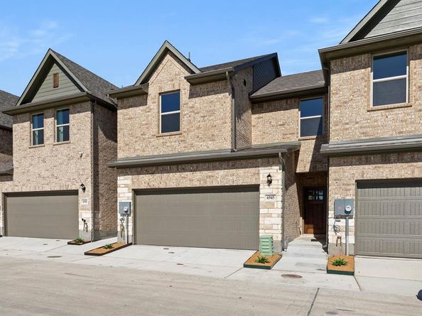 6945  Mustang Isle Drive , Dallas Texas 75228