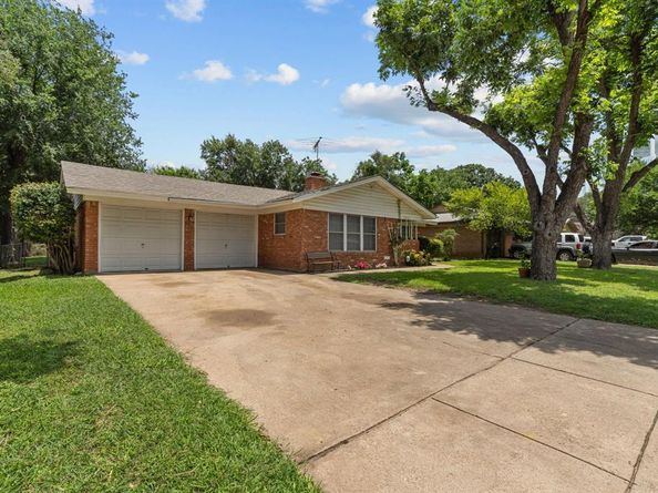 1021  Blue Lake Drive , Fort Worth Texas 76103