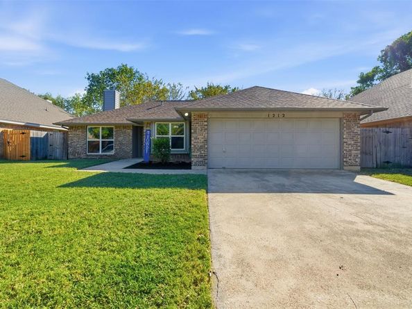 1212  Eagle Lake Drive , Azle Texas 76020