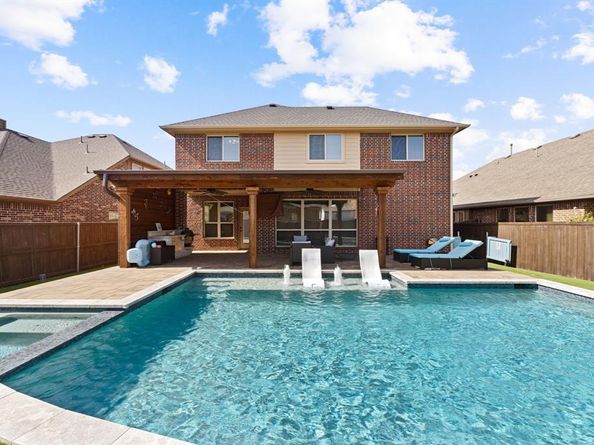 724  Marietta Lane , Aubrey Texas 76227