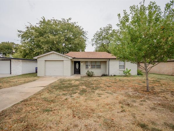 7704  Carlos Street , White Settlement Texas 76108