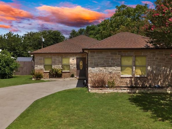 829  Lexington Drive , Lancaster Texas 75134