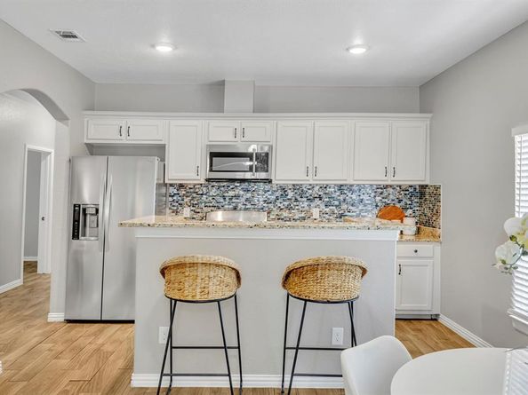 925  Brighton Avenue , Dallas Texas 75208