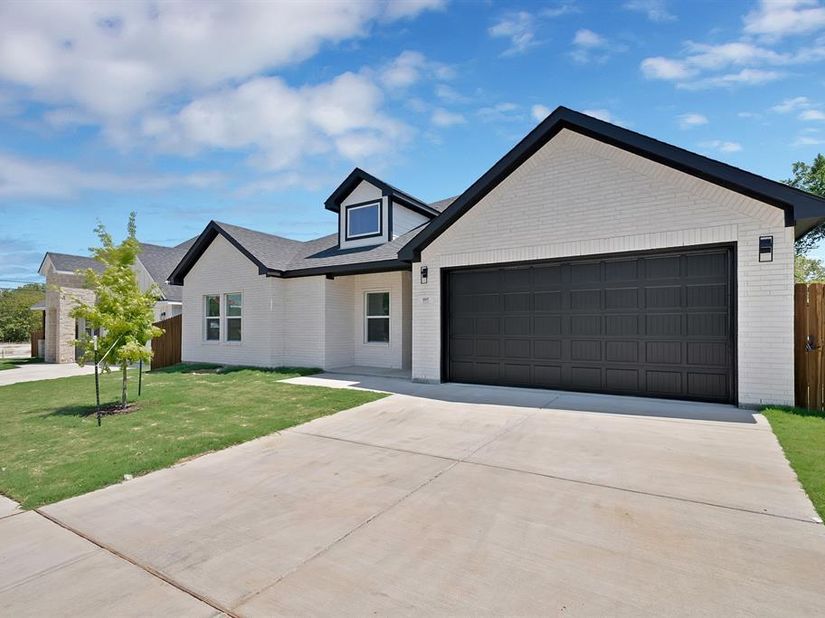 805  Tierney Road , Fort Worth Texas 76112