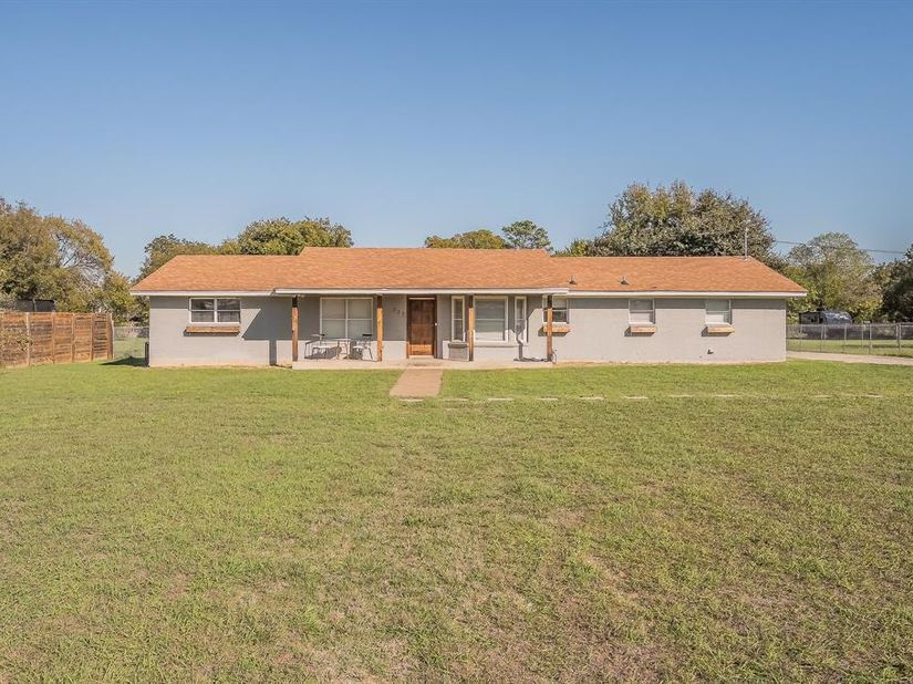729  Silver Creek Azle Road , Azle Texas 76020